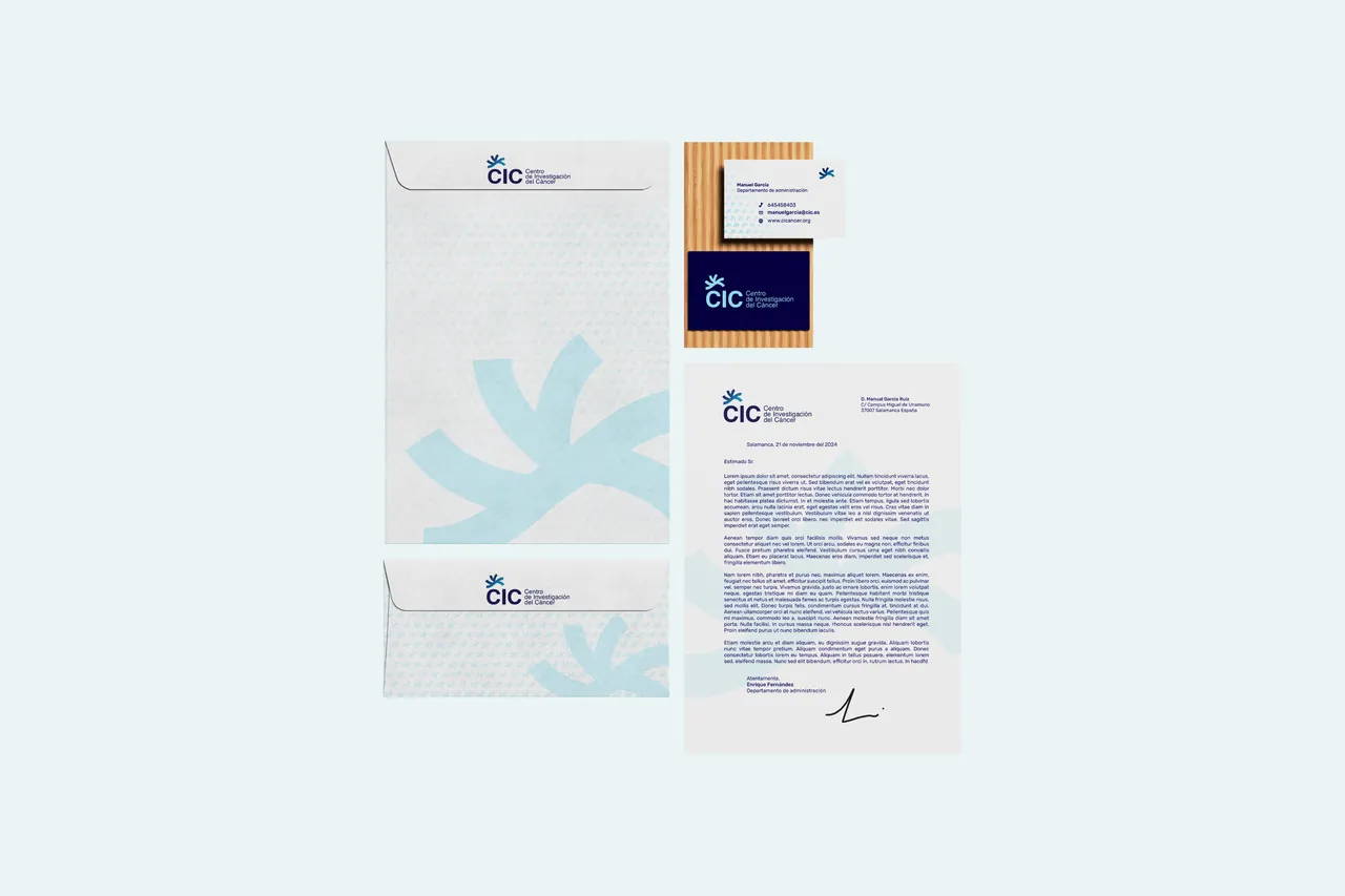 Carta, sobres y tarjetas de visita con la nueva identidad